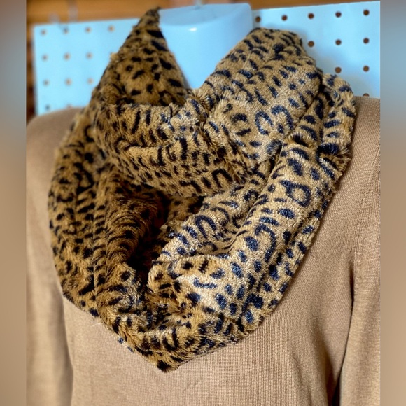 Accessories - Leopard Print Faux Fur Infinity Scarf